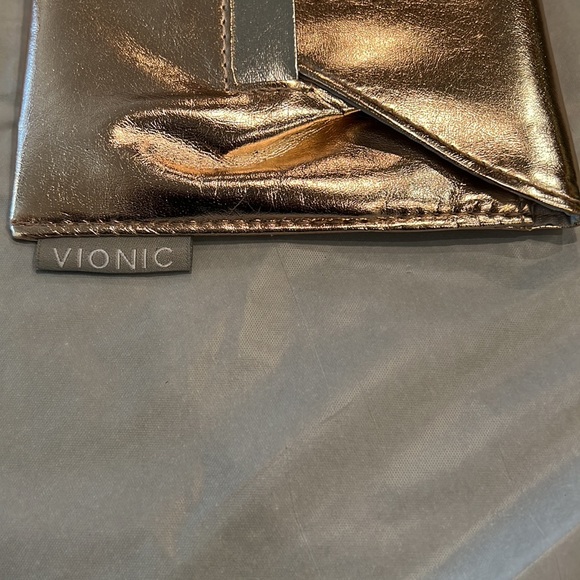 🎉HP🎉Vionic Women’s Clutch Gold With Silver Detail - Picture 2 of 8